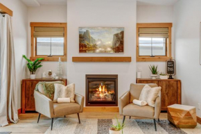 New Luxury Condo B104 I Hot Tub I Great Views I Best Price I FREE Adventures Daily